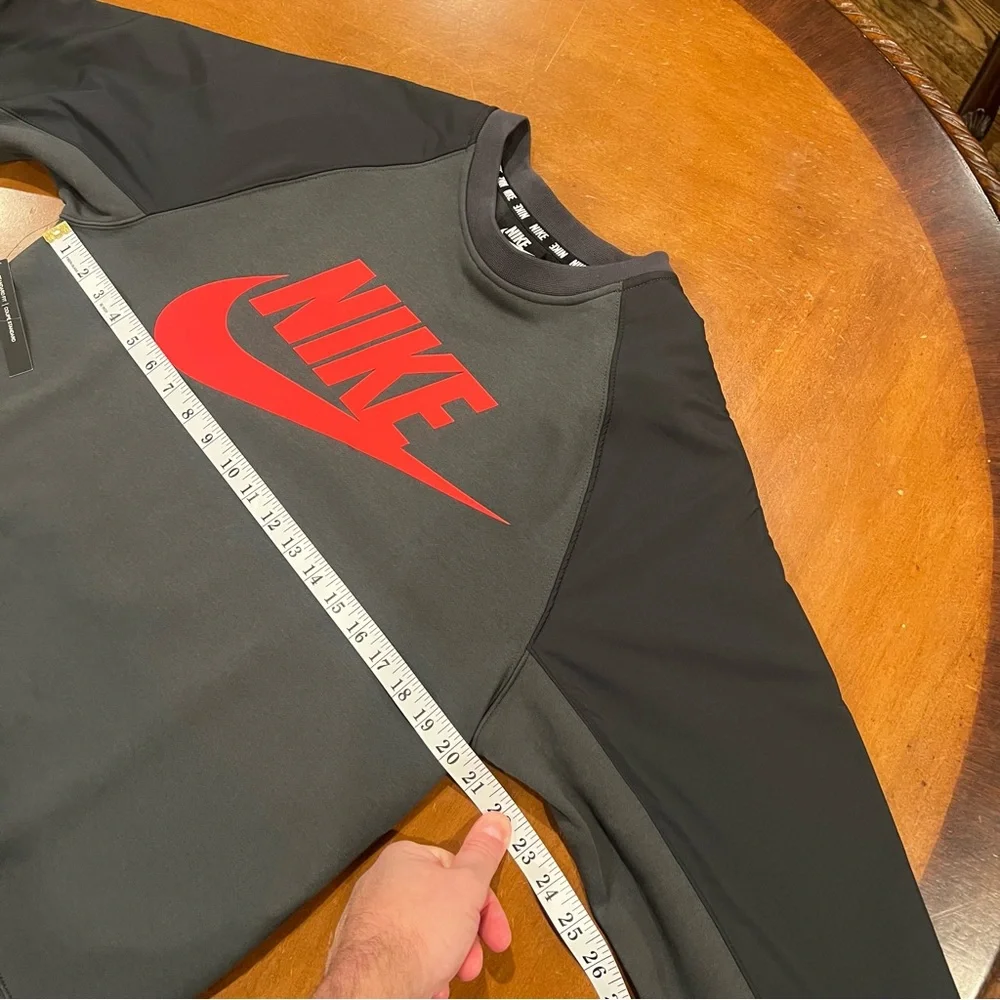 NWT $70 Nike Men’s Standard Fit Hybrid Sweatshirt Gray/Red Pullover Small Crew